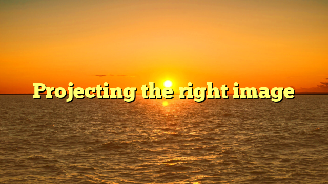 Projecting the right image